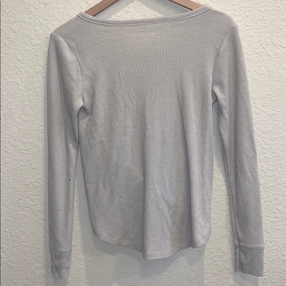 hollister long sleeve - Picture 2 of 2